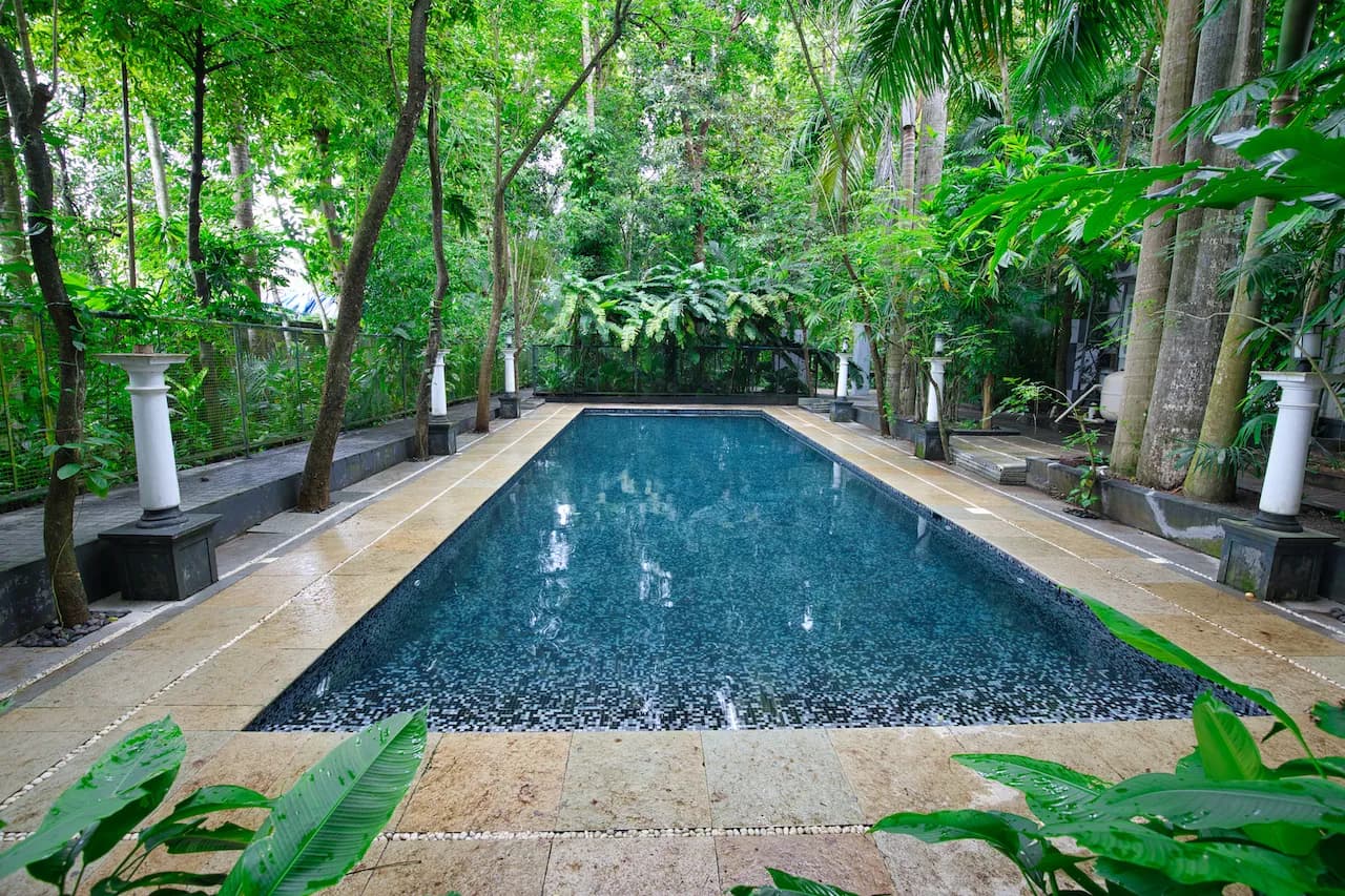Piscine à débordement au Softouch Ayurveda Village, Kerala