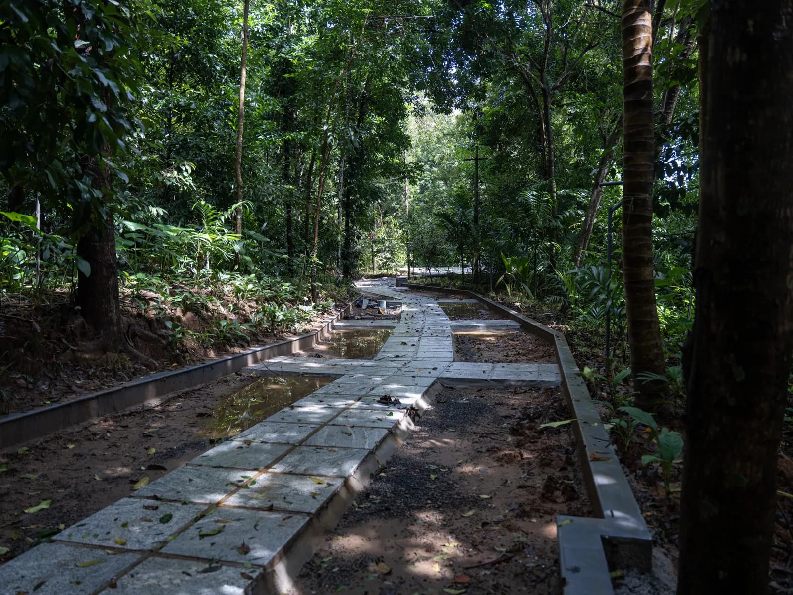 Gartenweg im Softouch Ayurveda Village, Kerala